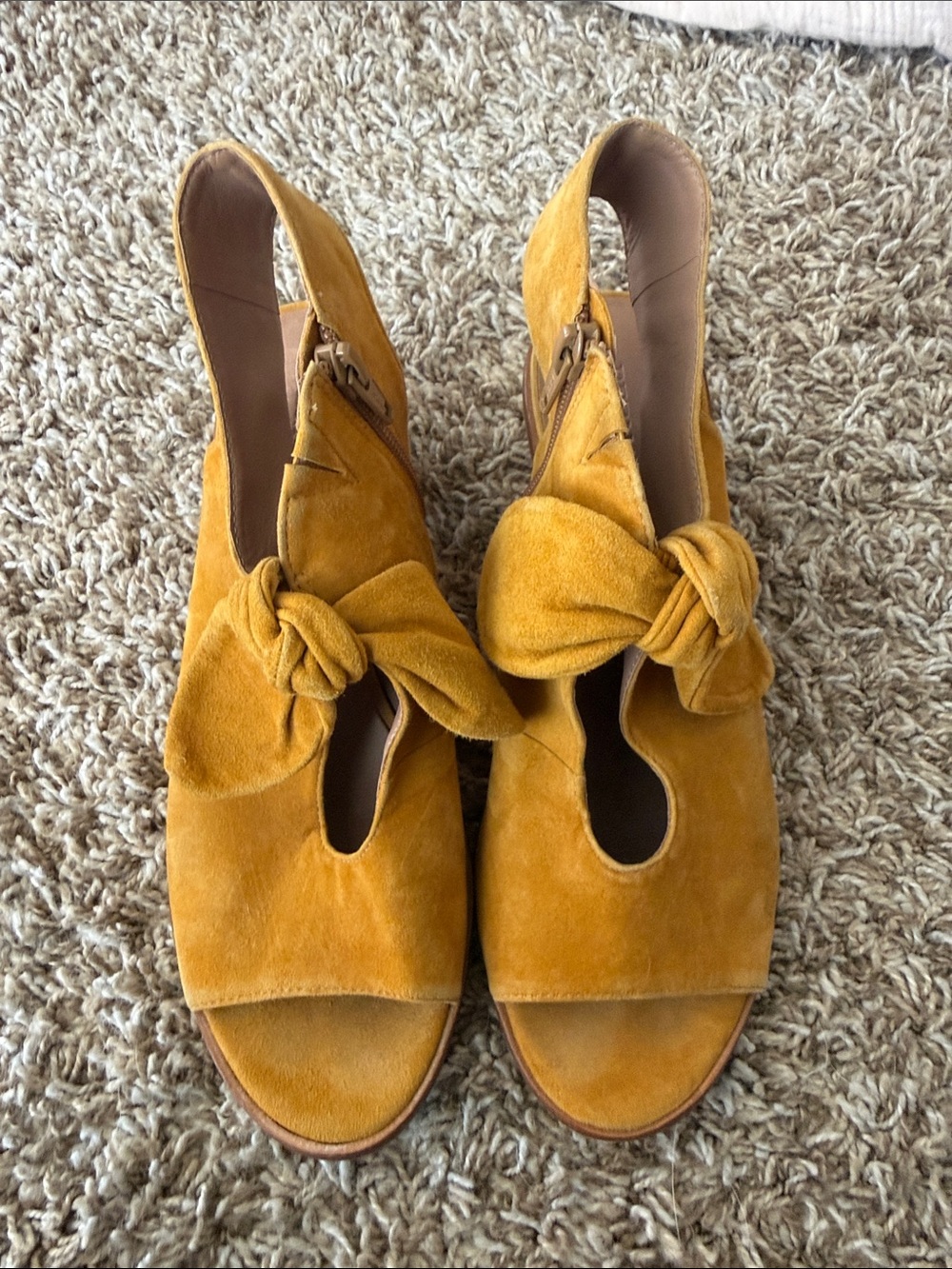 Bernardo Mustard Yellow Suede Bow Slingback Sandals Size 9M